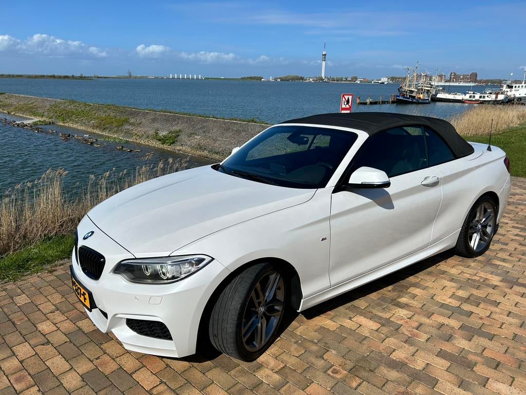 BMW 2-Serie cabrio 218i parelmoer wit of in ruil camper, Automaat, Cabriolet, 4 stoelen, Wit