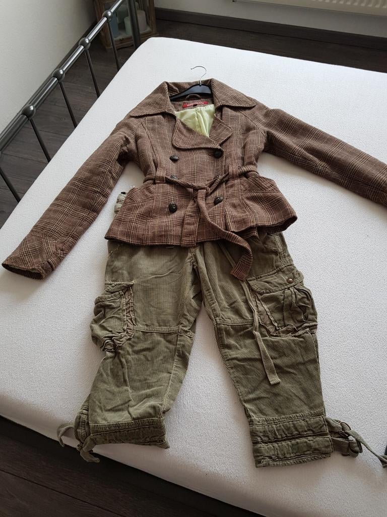 Leuk pak/outfit jasje met 3/4 broek maar S, Ophalen, Kostuum of Pak, Forecast, Zo goed als nieuw