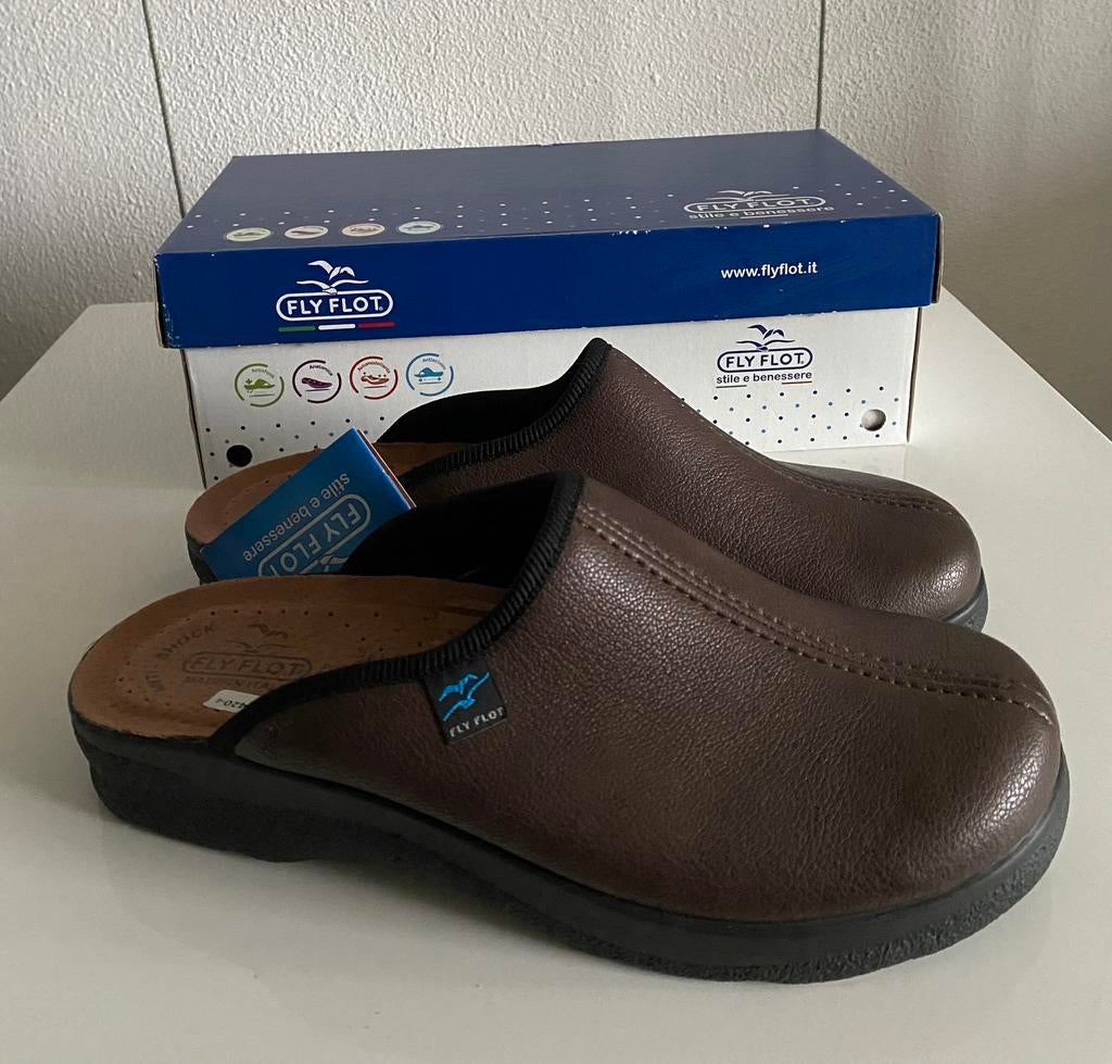 Fly Flot bruine pantoffels, maat 41. Nieuw in doos!, Bruin, Nieuw, Ophalen of Verzenden, Pantoffels of Sloffen
