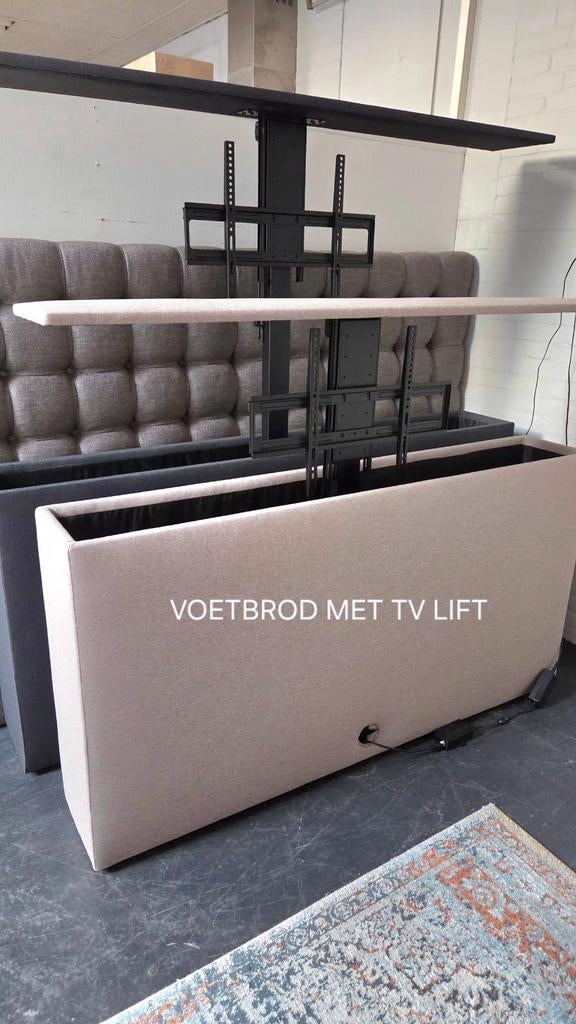 Nieuw Voetbord met TV-lift - Beige Stof - Max 55 inch TV, 150 tot 200 cm, Nieuw, Ophalen of Verzenden, Voetbrod met tv lift