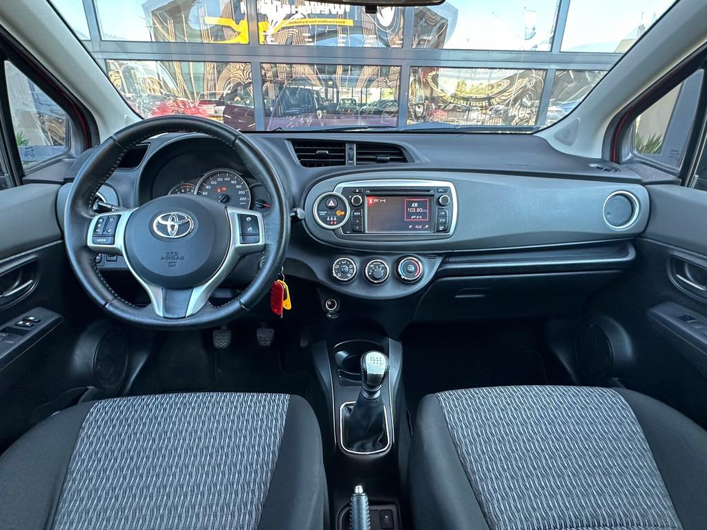 Toyota Yaris 1.3 VVT-i Aspiration Airco/Camera/Navi/El.ramen, Auto's, Voorwielaandrijving, Euro 5, Stof, 4 cilinders
