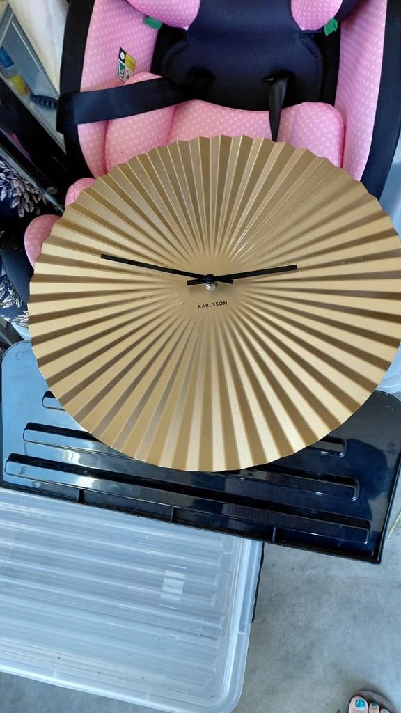 Karlsson Wandklok Goud - Modern Design, Huis en Inrichting, Woonaccessoires | Klokken, Ophalen of Verzenden, Zo goed als nieuw