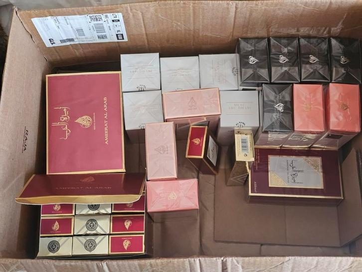 Grote partij Arabische parfums – 41 stuks – nieuw., Verzamelen, Poppenhuizen en Toebehoren, Nieuw, Poppenhuis, Ophalen