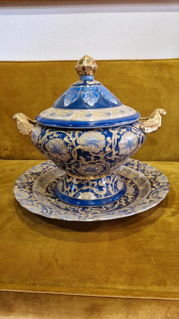 Yiltex dekselschaal met onderbord blauw goud glazuur, Antiek en Kunst, Antiek | Porselein, Ophalen of Verzenden