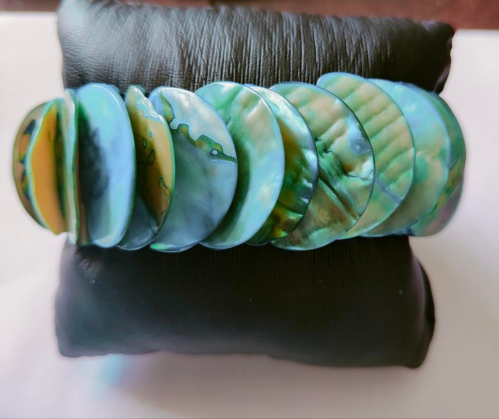 Parelmoer elastische lichtblauwe schelp armband, Sieraden, Tassen en Uiterlijk, Armbanden, Ophalen of Verzenden, Zo goed als nieuw