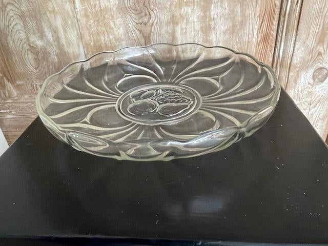 Grote glazen fruitschaal. Schaal van glas fruit. Vintage., Huis en Inrichting, Ophalen, Effen, Glas, Schaal of Schalen