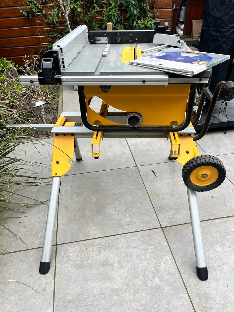 DeWalt Zaagtafel - Krachtig en Draagbaar, Doe-het-zelf en Verbouw, Gereedschap | Zaagmachines, Ophalen, Gebruikt, Cirkelzaag, 70 mm of meer