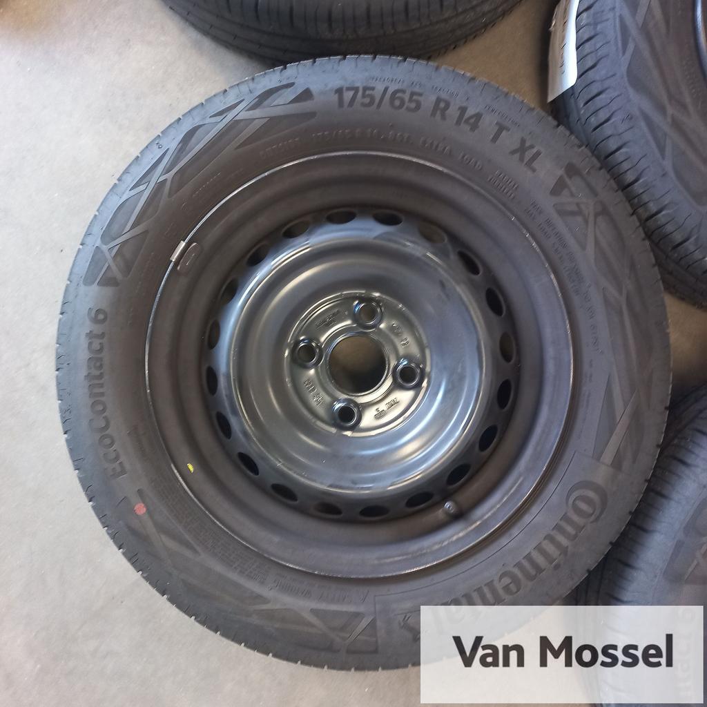 Hyundai I10 Continental Eco Contact 6 175/65/R14 86T, Auto-onderdelen, Banden en Velgen, 14 inch, Gebruikt, -, 175 mm