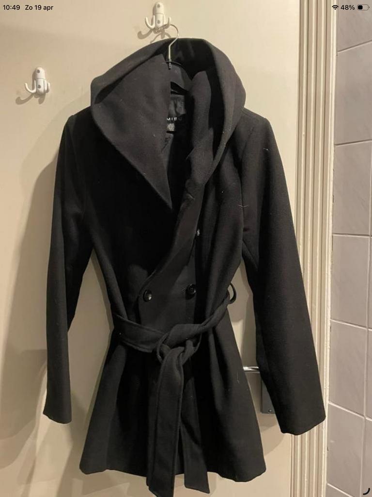 Zwarte winterjas dames met capuchon en ceintuur, Ophalen of Verzenden, Zo goed als nieuw, Zwart