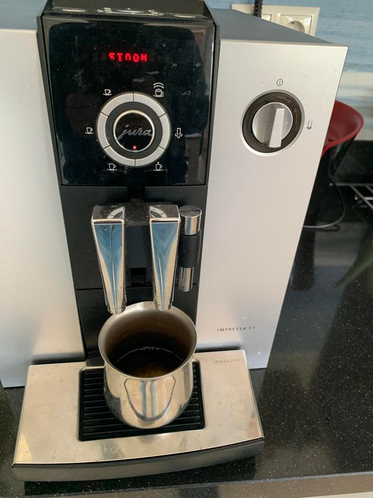 Jura Impressa F7 volautomaat koffiemachine, Ophalen, Afneembaar waterreservoir, Gebruikt, 10 kopjes of meer