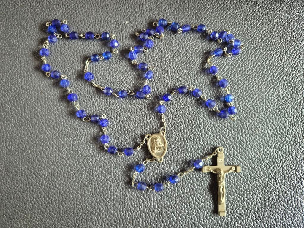 Rozenkrans met blauwe ronde (in facet) kraaltjes, Ophalen of Verzenden