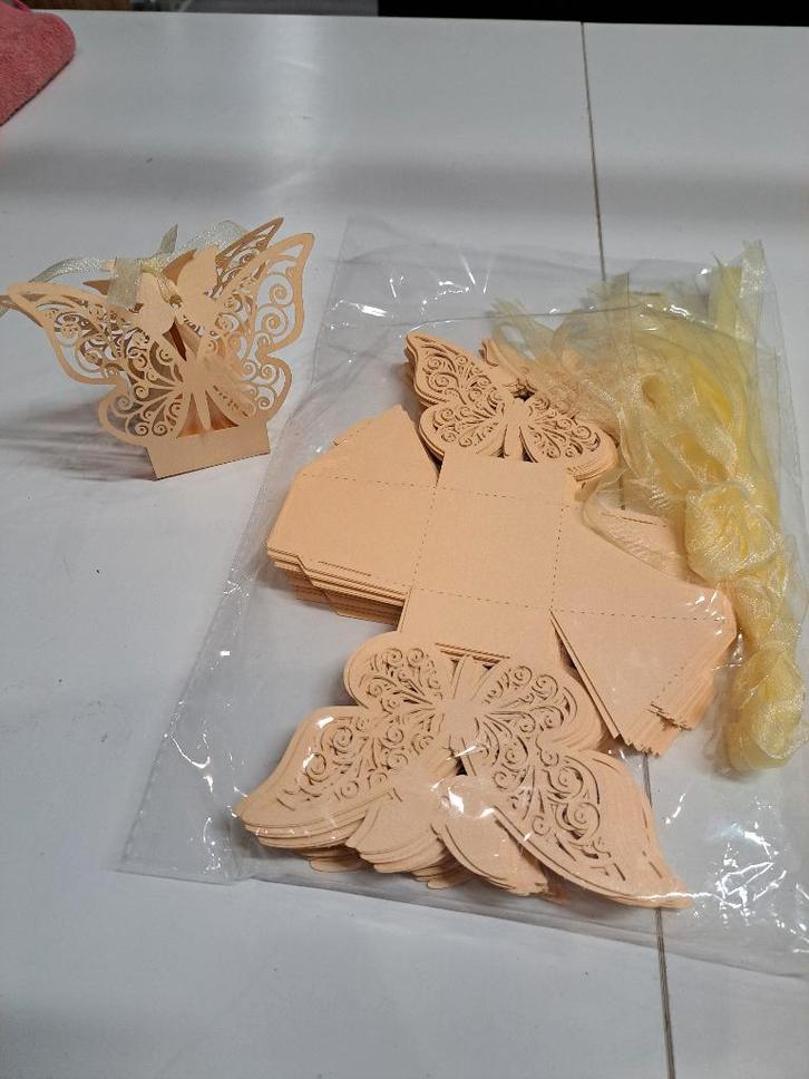 Doosjes O.A. v. Baby of Bruidsuiker met Vlinder (crème), Hobby en Vrije tijd, Feestartikelen, Nieuw, Versiering, Geboorte of Huwelijk