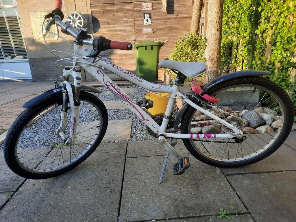 24 inch meisjes mountainbike wit/roze met AXA slot, Fietsen en Brommers, Fietsen | Meisjes, Ophalen of Verzenden, Gebruikt, 24 inch