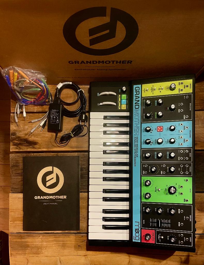 Moog Grandmother, Muziek en Instrumenten, Synthesizers, Overige aantallen, Zo goed als nieuw, Met midi-aansluiting, Ophalen