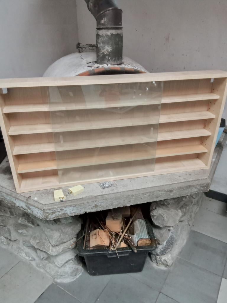 Grote kast voor modeltreinen, Ophalen