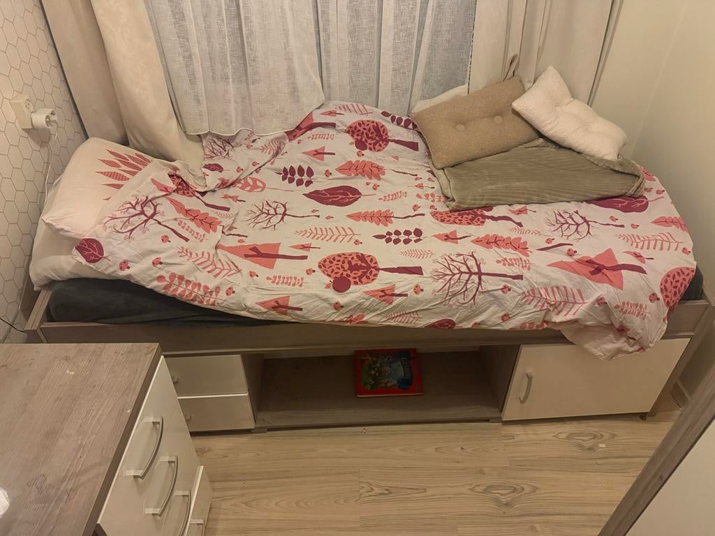 Kinderkamer: bed, kast en bureau, Kinderen en Baby's, Ophalen, Gebruikt, Jongetje of Meisje