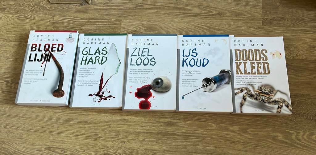 Corine Hartman serie boeken, Boeken, Thrillers, Gelezen, Nederland, Ophalen of Verzenden