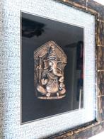 Mooi wand vitrine met beeldje de god Ganesha achter glas., Antiek en Kunst, Curiosa en Brocante, Ophalen of Verzenden