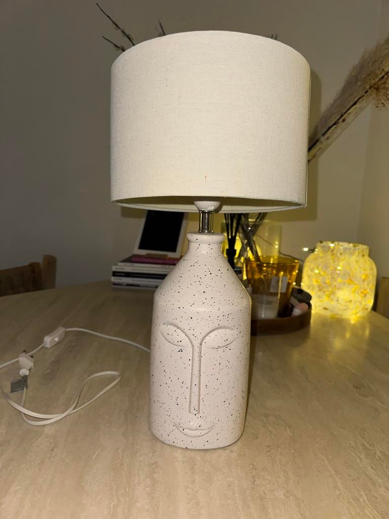 Beige tafellamp met gezicht, Ophalen, Nieuw, Stof, Minder dan 50 cm