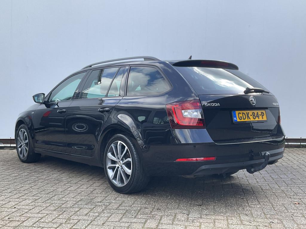 Skoda Octavia Combi 1.5 TSI 150PK Aut7 Sport Stoel/Stuurverw, Auto's, Skoda, Gebruikt, Euro 6, 150 pk, Zwart