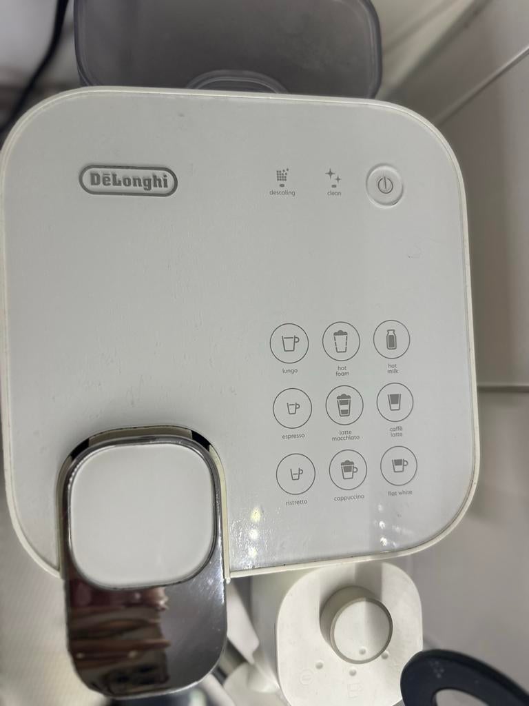 DeLonghi Nespresso Lattissima One Koffiemachine Wit, Gebruikt, Koffiemachine, Ophalen of Verzenden, 2 tot 4 kopjes