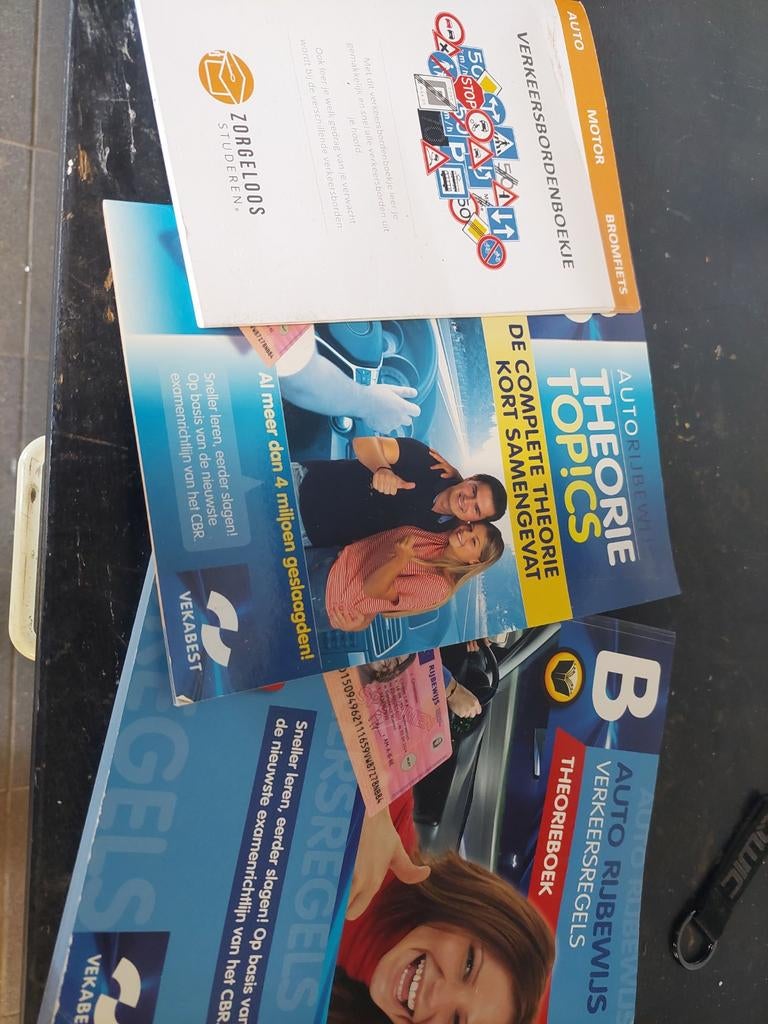 Auto rijbewijs theorieboeken en verkeersbordenboekje, Ophalen of Verzenden