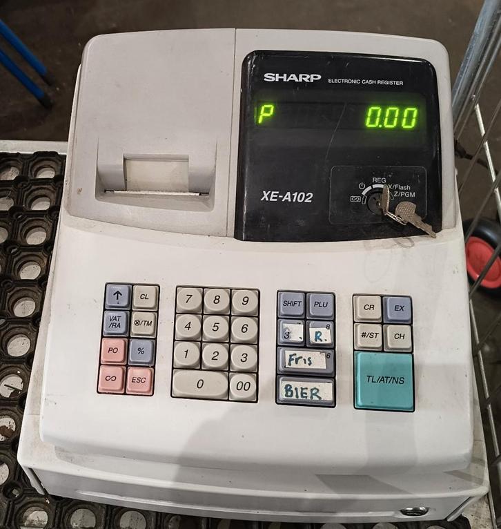 Sharp XE-A102 elektronische kassa met sleutel, Verzamelen, Elektronische Apparatuur, Overige typen, Ophalen of Verzenden