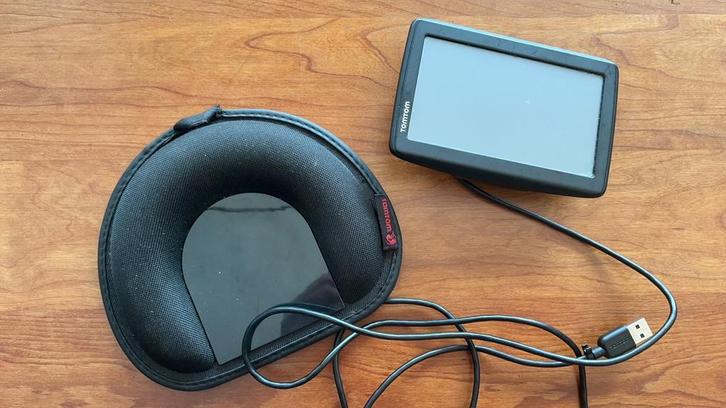 TomTom navigatie +laadsnoer + Beanbag Mount ; zuignap defect, Auto diversen, Autonavigatie, Gebruikt, Ophalen of Verzenden