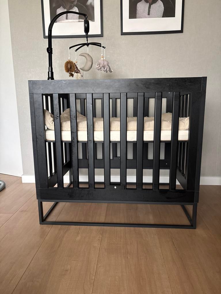 Zwarte babybox, Ophalen, Zo goed als nieuw, Vierkant, Boxkleed