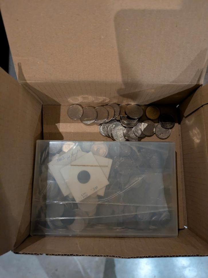 Doos met munten uit diverse landen - Gratis af te halen, Postzegels en Munten, Munten en Bankbiljetten | Verzamelingen, Ophalen
