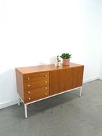 Dressoir uit Zweden met wit stalen poten, vintage sideboard, Gebruikt, Vintage, Ophalen of Verzenden, 25 tot 50 cm