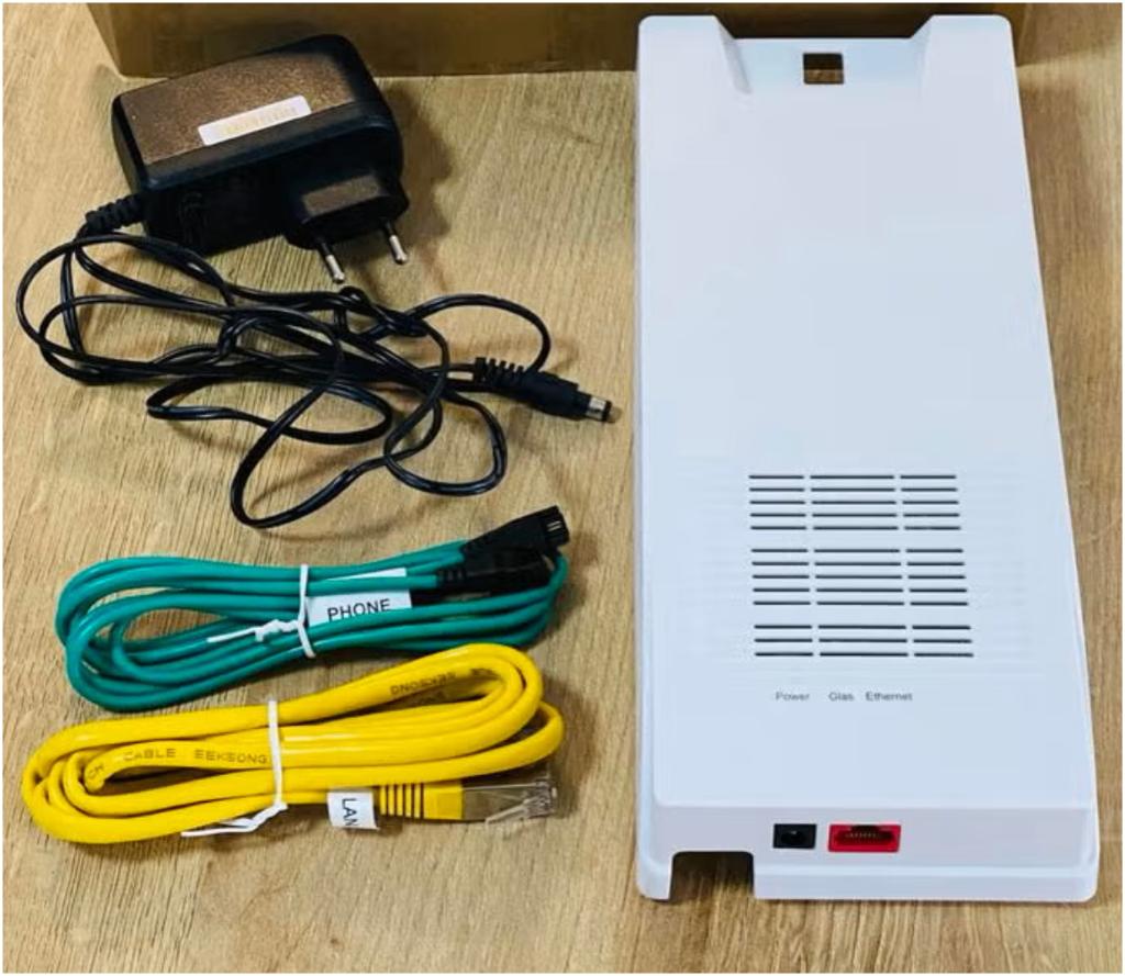 ZTE ZXHN F3100 Glasvezel Mediaconverter (NTU) - FTU-TK01, Ophalen of Verzenden, Zo goed als nieuw, Modem