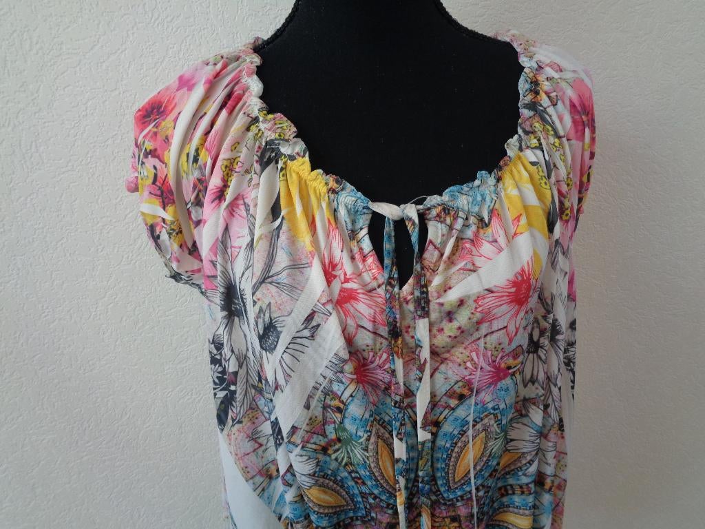 valt als maat XL oksel tot oksel 60 cm onder elastiek, Ophalen of Verzenden, Zo goed als nieuw, Maat 46/48 (XL) of groter