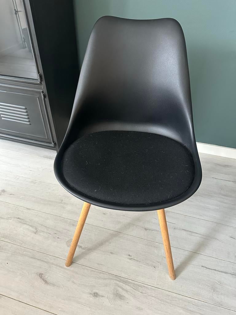 2 nieuwe JYSK eetkamerstoelen in doos - KASTUP Black Oak, Ophalen, 50 tot 100 cm, Nieuw, Minder dan 50 cm