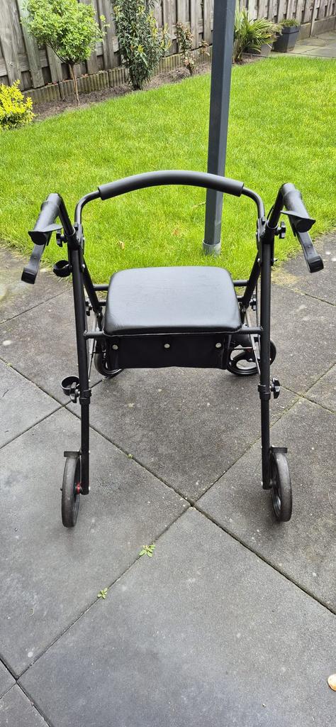 Rollator weinig gebruikt, Diversen, Rollators, Ophalen of Verzenden, Lichtgewicht, Zo goed als nieuw