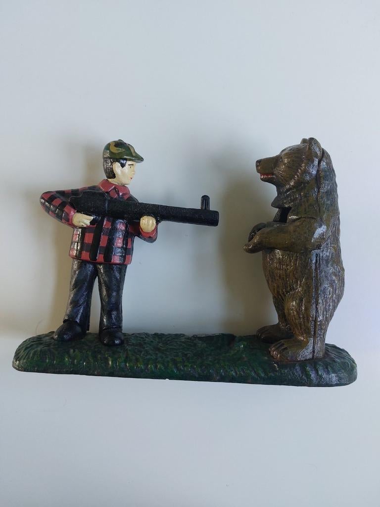 Antieke gietijzeren spaarpot: Jager en Beer, Ophalen of Verzenden, Gebruikt