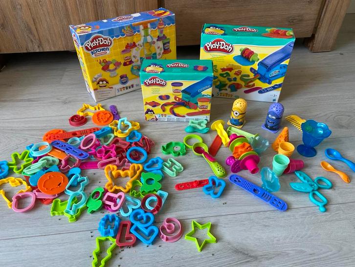 Play-Doh klei sets en veel vormpjes, Kinderen en Baby's, Speelgoed | Educatief en Creatief, Gebruikt, Knutselen, Ophalen of Verzenden