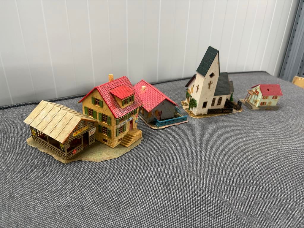 Set modelbaan / modelspoor huisjes schaal HO, Hobby en Vrije tijd, Modeltreinen | H0, Gebruikt, Brug, Tunnel of Gebouw, Overige merken