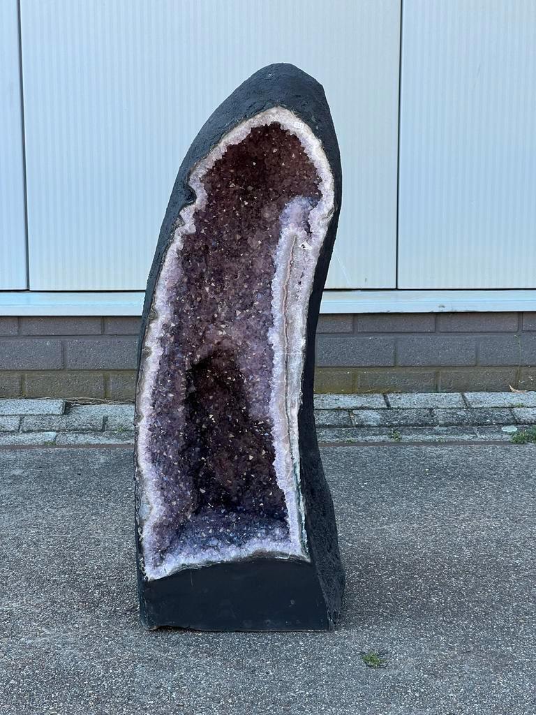 Amethist geode xxl 95 cm, Verzamelen, Mineralen en Fossielen, Ophalen, Mineraal