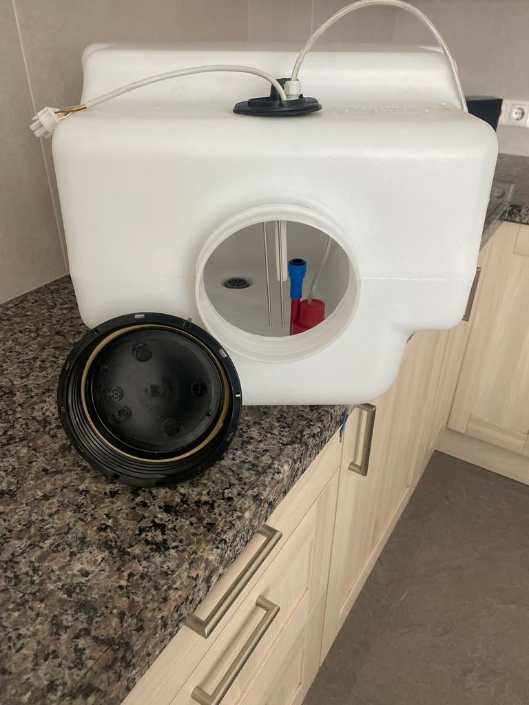 Nieuwe watertank met pompje - ongebruikt, Caravans en Kamperen, Camper-accessoires, Ophalen of Verzenden, Nieuw