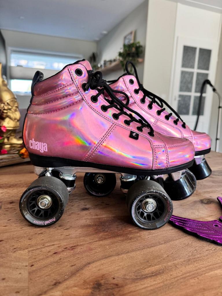 Chaya rolschaatsen Pink Laser - Maat 40 - Zo goed als nieuw, Kinderen en Baby's, Speelgoed | Buiten | Rolschaatsen, Ophalen of Verzenden
