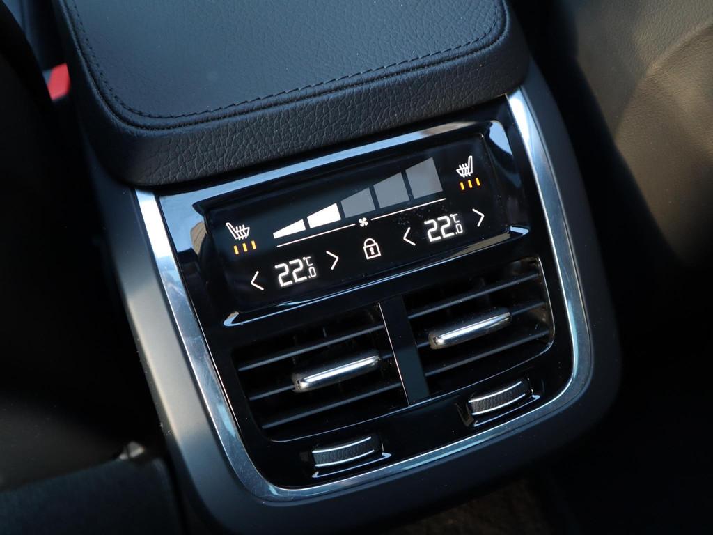 Volvo V90 Cross Country 2.0 B5 AWD Pro | Schuifdak | Trekhaa, 12 maanden, 15 km/l, 4 cilinders, Blauw