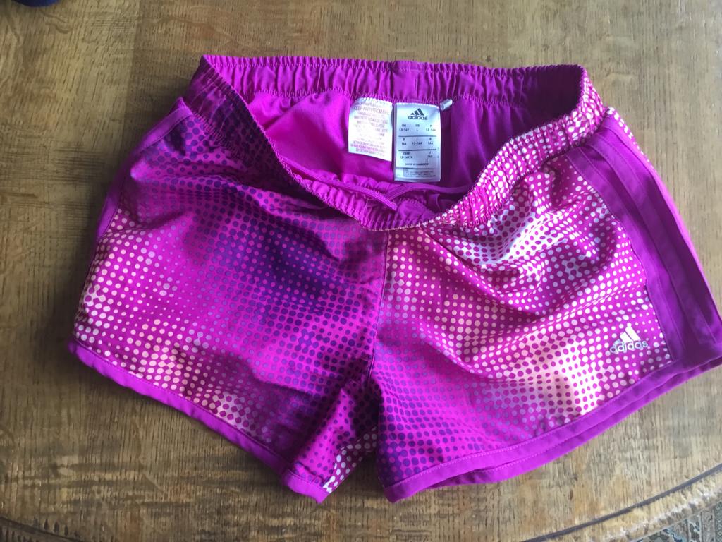 Adidas sportbroekje paars maat 164, Kinderen en Baby's, Kinderkleding | Maat 164, Ophalen of Verzenden, Zo goed als nieuw, Meisje
