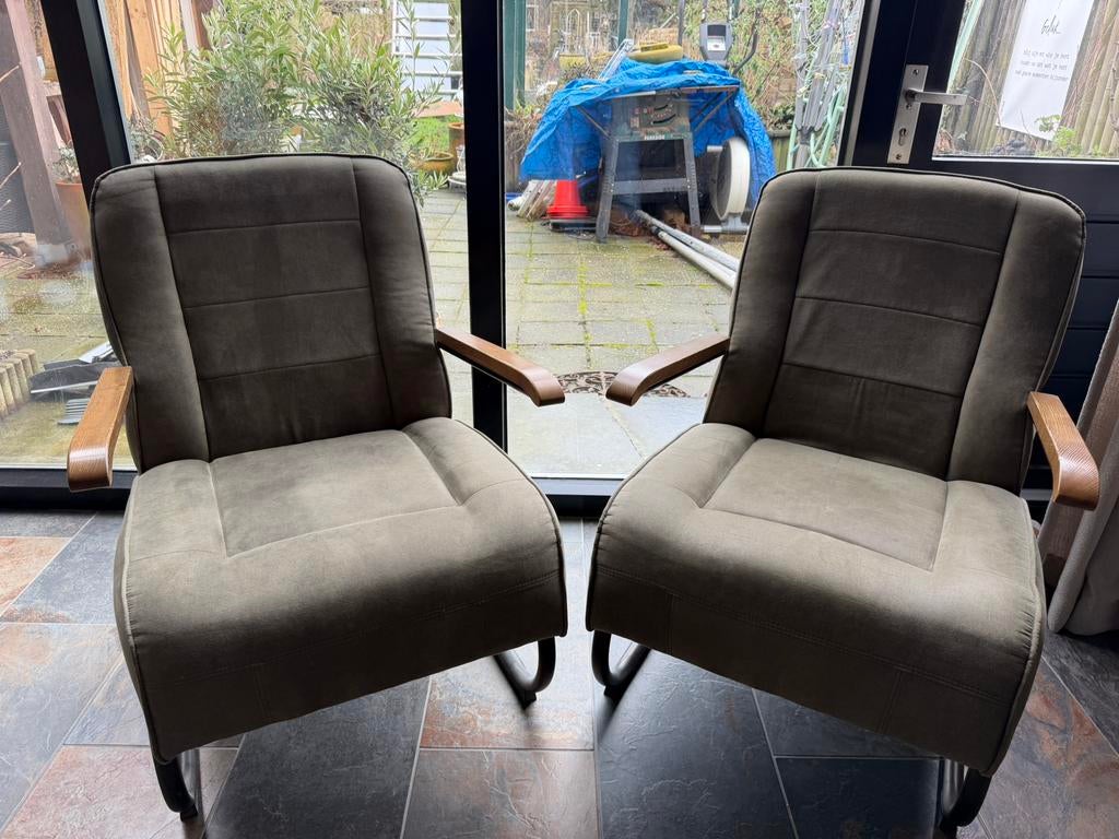 2 nette olijfgroene stoelen, Huis en Inrichting, Ophalen of Verzenden, Zo goed als nieuw, 75 tot 100 cm, 50 tot 75 cm