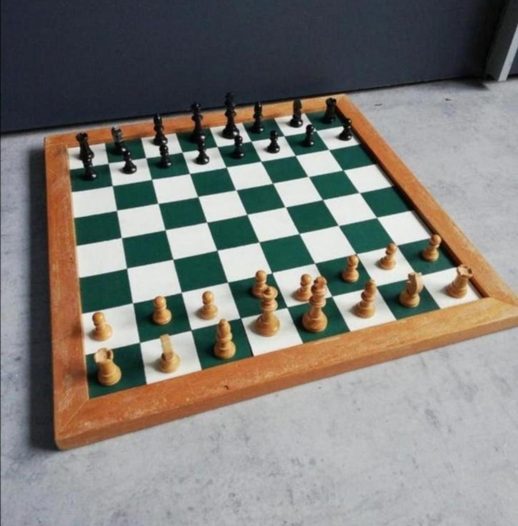 Houten dam /schaakbord met houten stukken, Ophalen of Verzenden, Minder dan 500 stukjes, Zo goed als nieuw, Schaken