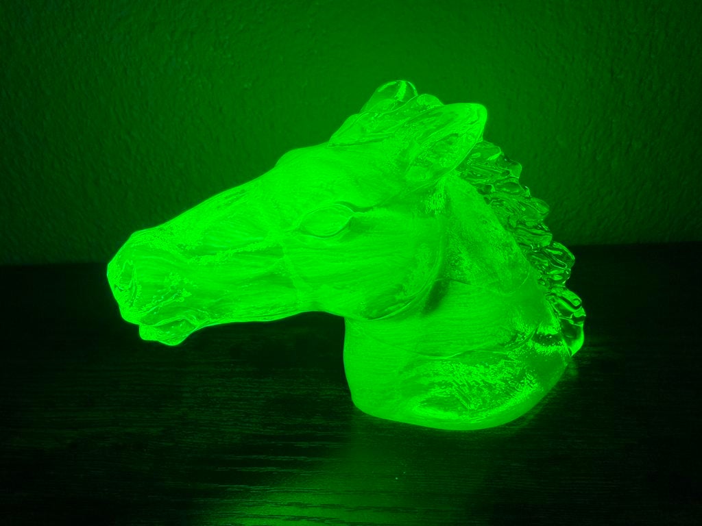 Uranium Glass Horse, Antiek en Kunst, Antiek | Glas en Kristal, Ophalen of Verzenden