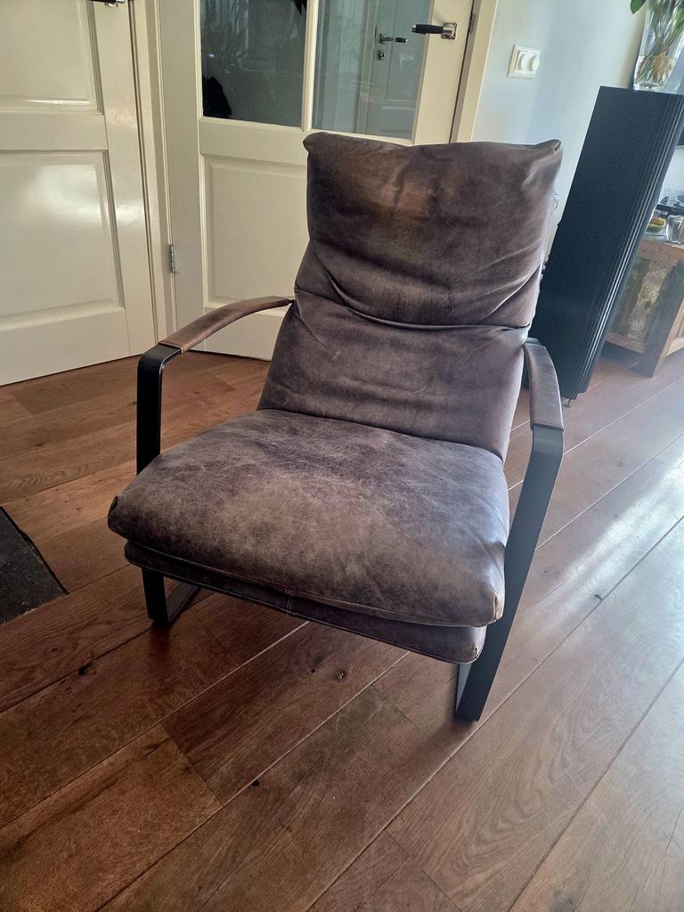 Comfortabele leren fauteuil met metalen frame, Huis en Inrichting, Fauteuils, Ophalen, Gebruikt, Leer, 75 tot 100 cm