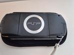 PSP 1004 met 5 spellen, 3 memory sticks en nieuwe batterij, Spelcomputers en Games, Spelcomputers | Sony PSP, Met games, Zwart