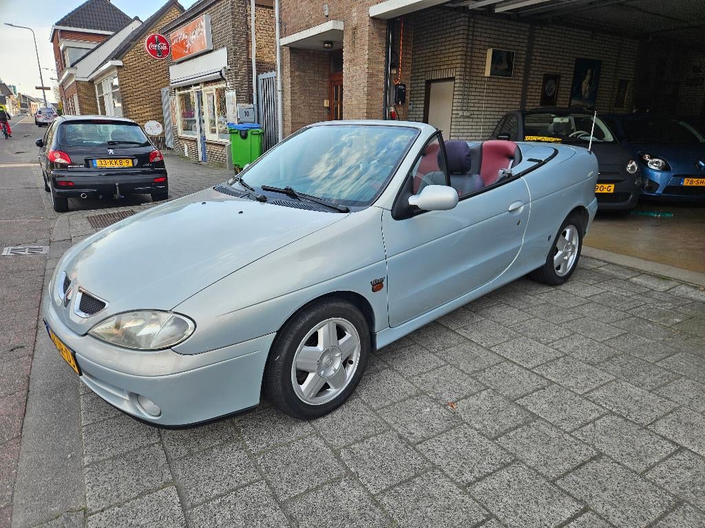 Renault Mégane 1.6 16V Auth Cabrio AUT Euro2000 2002 Grijs, Auto's, Renault, Stof, 1250 kg, 4 cilinders, Cabriolet