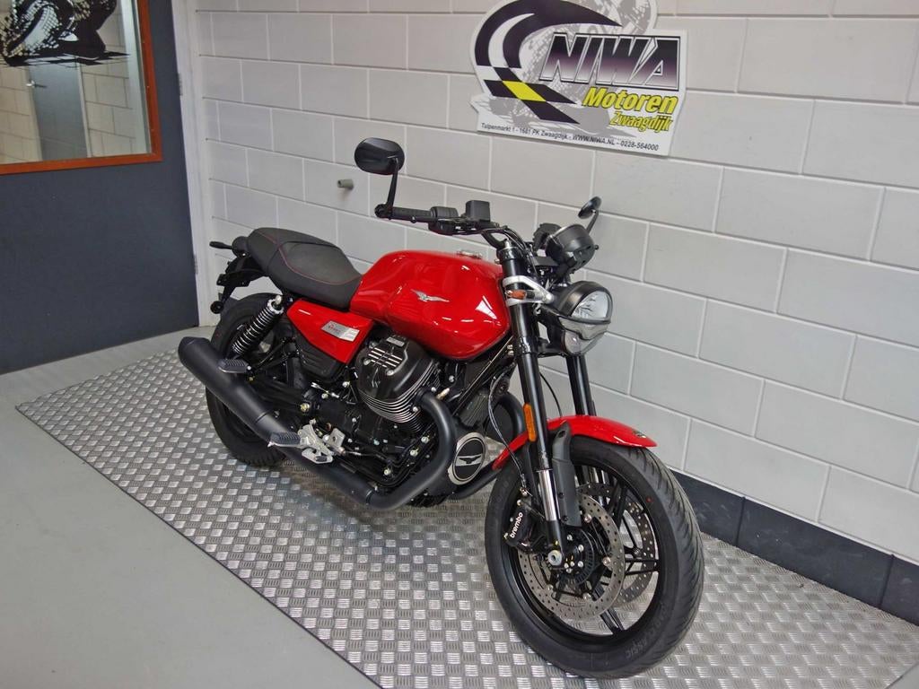 MOTO GUZZI V 7, 2 cilinders, Bedrijf, Onbekend, Sport